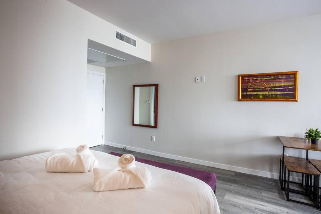 Cali King Size One Bedroom Luxurious Suite In Dtsd San Diego Exterior photo