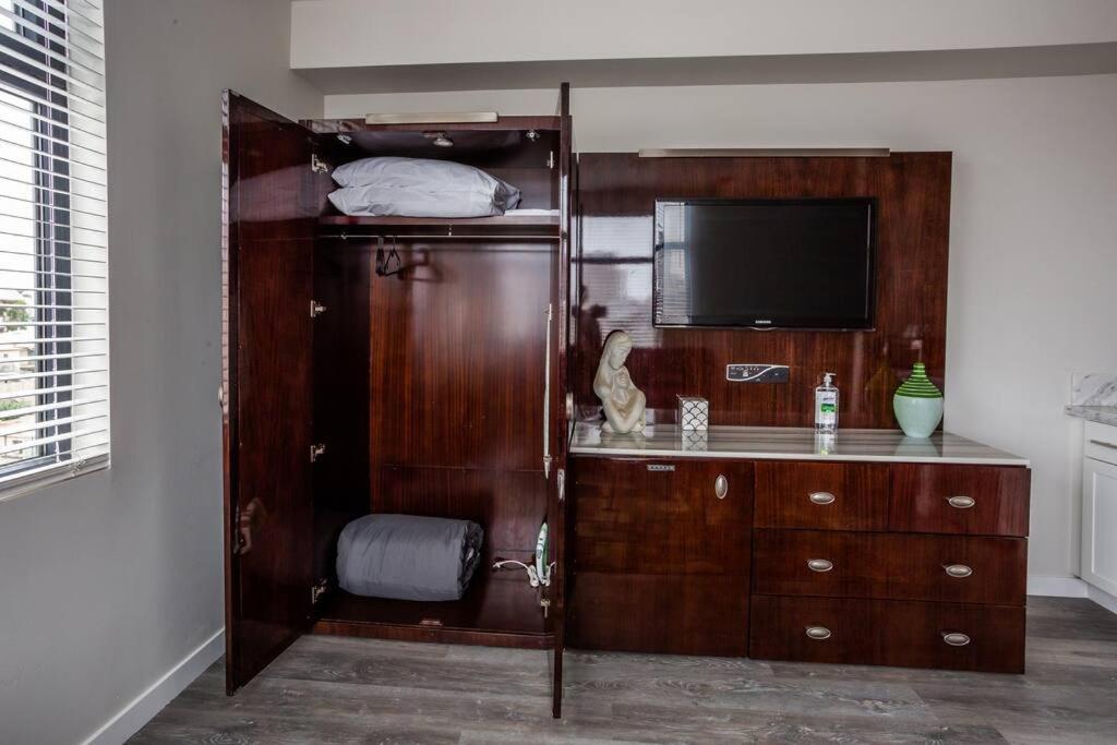 Cali King Size One Bedroom Luxurious Suite In Dtsd San Diego Exterior photo